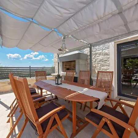 Modern Villa With Swimming Pool In Kastelir *