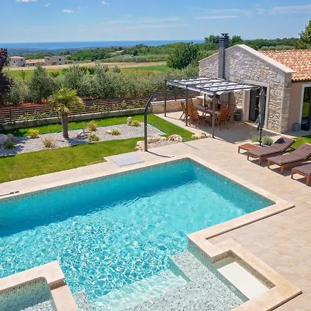 וילה Modern Villa With Swimming Pool In Kastelir