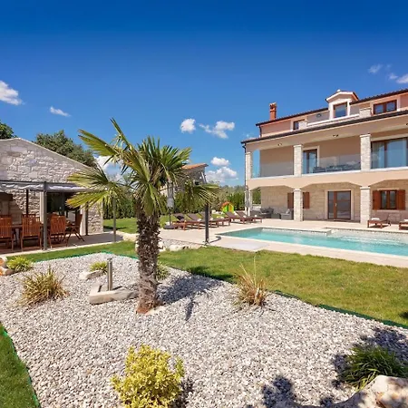 וילה Modern Villa With Swimming Pool In Kastelir *