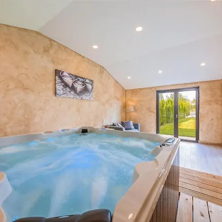 וילה Modern Villa With Swimming Pool In Kastelir *