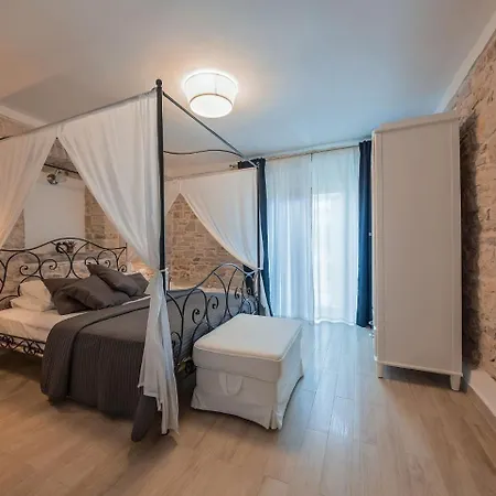 Modern Villa With Swimming Pool In Kastelir וילה