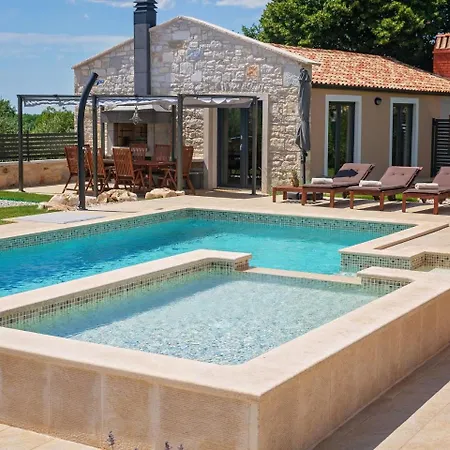 וילה Modern Villa With Swimming Pool In Kastelir *