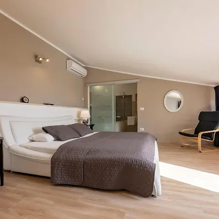 Modern Villa With Swimming Pool In Kastelir Labinci