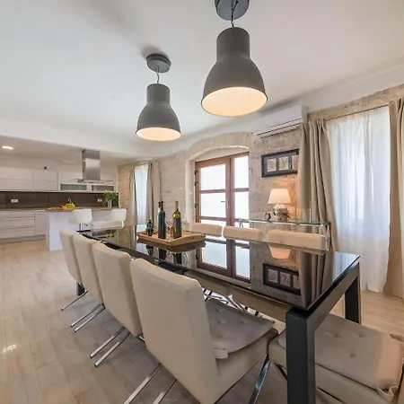 Modern Villa With Swimming Pool In Kastelir וילה *