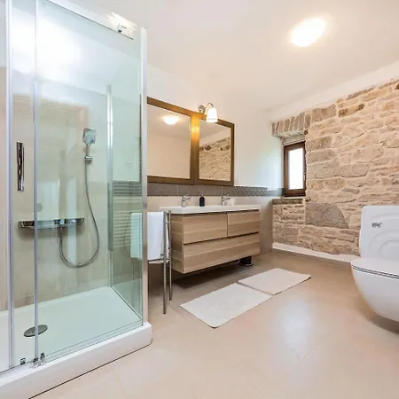 Modern Villa With Swimming Pool In Kastelir Labinci