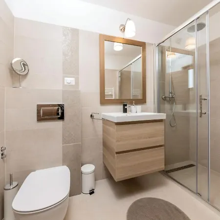 Modern Villa With Swimming Pool In Kastelir וילה Labinci