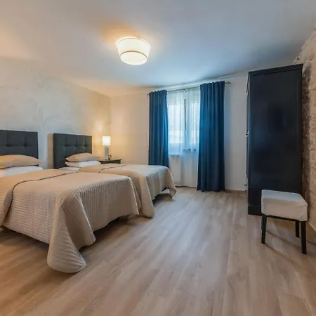 Modern Villa With Swimming Pool In Kastelir וילה *