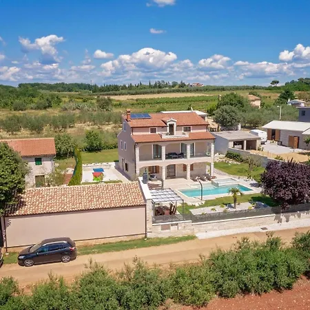וילה Modern Villa With Swimming Pool In Kastelir