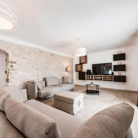 וילה Modern Villa With Swimming Pool In Kastelir
