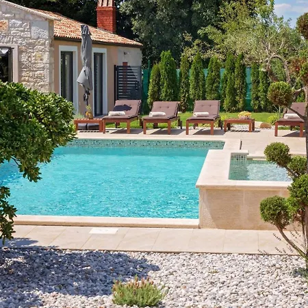 Modern Villa With Swimming Pool In Kastelir *